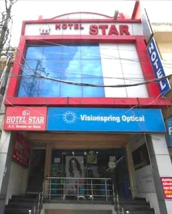 Oyo Flagship 15481 Hotel Star Karnāl Extérieur photo